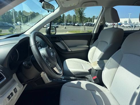 Used 2017 Subaru Forester 2.5i AWD/4WD image 12