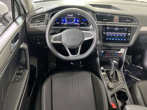 Used 2022 Volkswagen Tiguan SE image 21