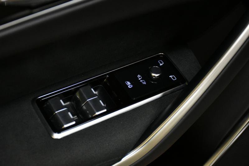 Used 2023 Jaguar F-PACE SVR AWD/4WD image 15
