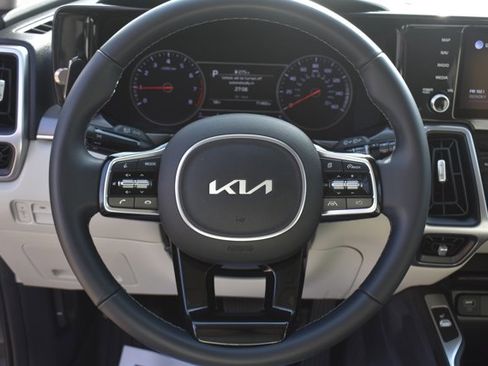 Used 2022 Kia Sorento S image 19