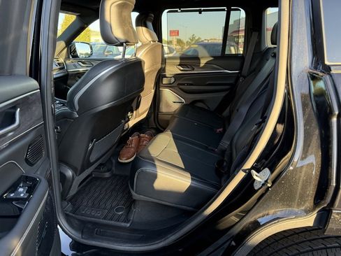 Used 2023 Jeep Grand Cherokee Overland w/ Advanced Protech Group III image 17