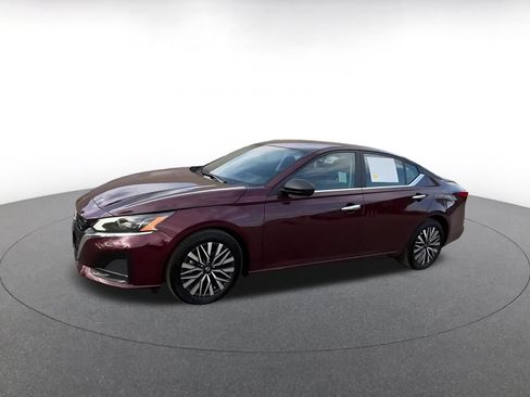Used 2025 Nissan Altima 2.5 SV FWD image 8