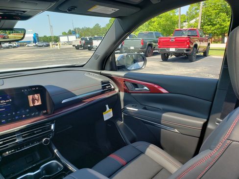 New 2026 Chevrolet Traverse RS w/ LPO, Floor Liner Package FWD image 36
