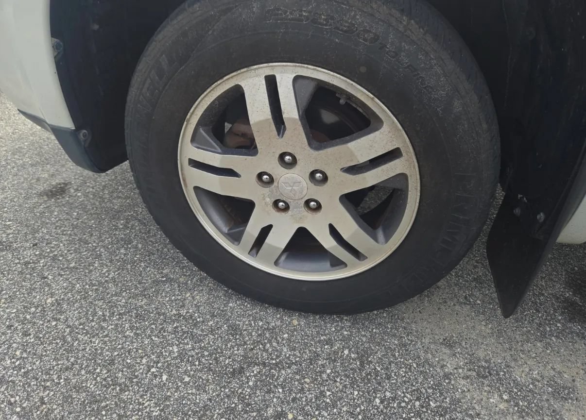 Used 2006 Mitsubishi Endeavor LS FWD image 2