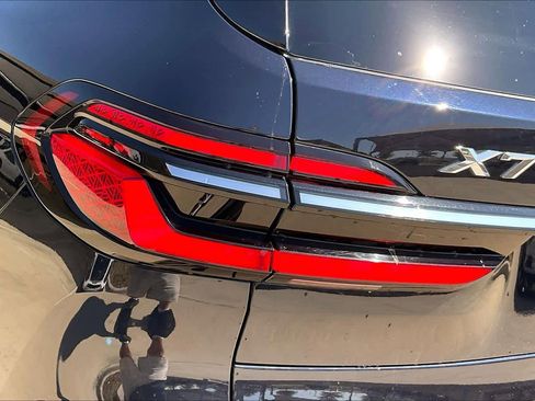 Used 2025 BMW X7 xDrive40i w/ M Sport Package image 29