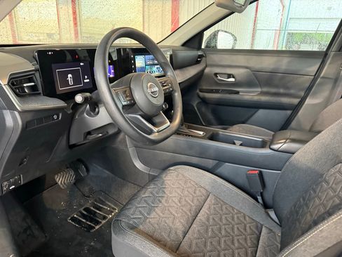 Used 2025 Nissan Kicks SV FWD image 7
