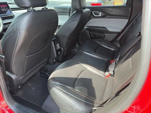 Used 2024 Jeep Compass Latitude image 8