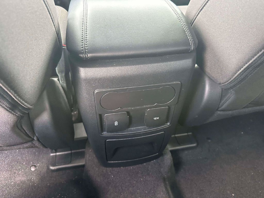 Used 2023 Ford Explorer XLT AWD/4WD image 12