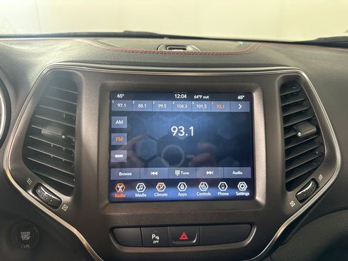 Used 2020 Jeep Cherokee Trailhawk w/ Comfort/Convenience Group image 27