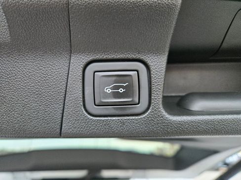 Used 2023 GMC Acadia SLE w/ Driver Convenience Package image 10