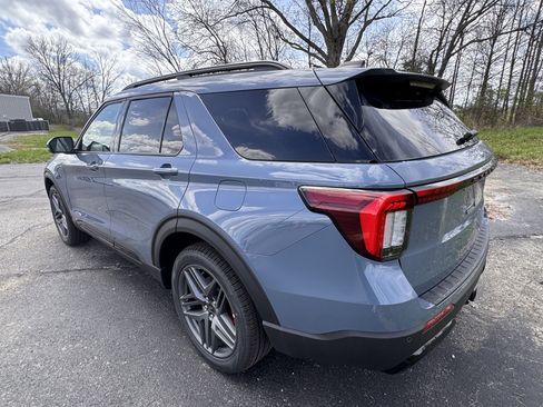 New 2026 Ford Explorer ST-Line w/ ST-Line Street Pack image 4
