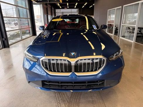 Used 2025 BMW 530i xDrive w/ Premium Package image 2