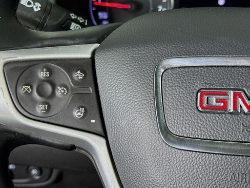 Used 2023 GMC Terrain SLT image 13