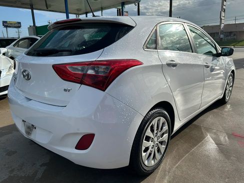 Used 2017 Hyundai Elantra GT FWD image 5