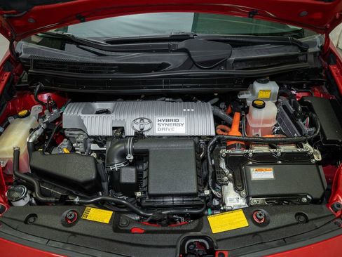 Used 2013 Toyota Prius Four image 18