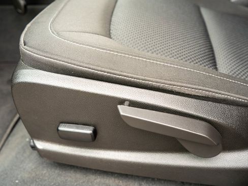 Used 2022 Chevrolet Colorado LT image 18