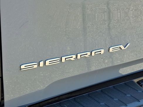Used 2024 GMC Sierra EV Denali AWD/4WD image 31