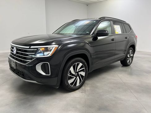 Used 2026 Volkswagen Atlas SE FWD image 4