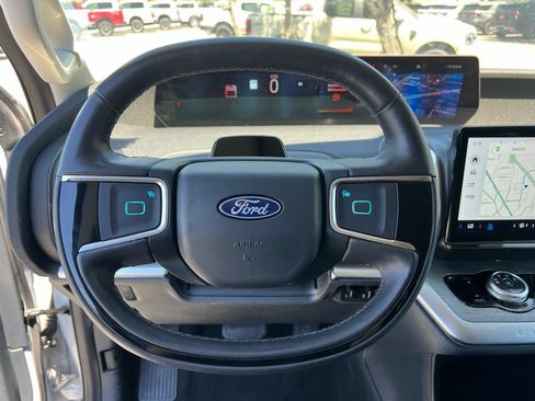 Used 2025 Ford Expedition Platinum AWD/4WD image 33