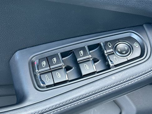 Used 2025 Porsche Macan image 13