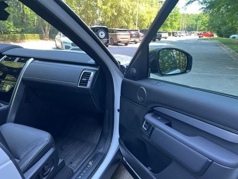 Certified 2025 Land Rover Discovery Dynamic SE AWD/4WD image 10