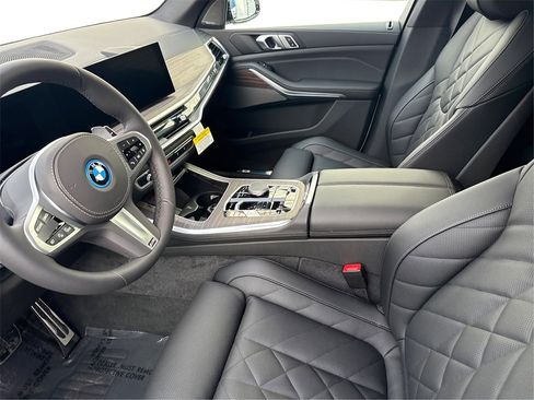 New 2026 BMW X5 xDrive50e w/ M Sport Package image 9