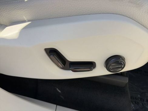 Used 2023 Volvo XC90 B5 Plus AWD/4WD image 12