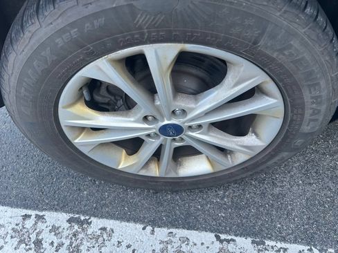 Used 2017 Ford Escape SE w/ SE Cold Weather Package AWD/4WD image 5