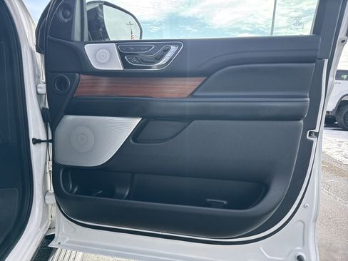 Used 2019 Lincoln Navigator Reserve image 31