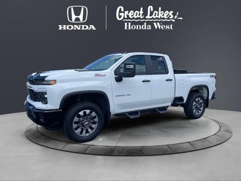 Used 2024 Chevrolet Silverado 2500 Custom w/ Custom Convenience Package AWD/4WD image 1