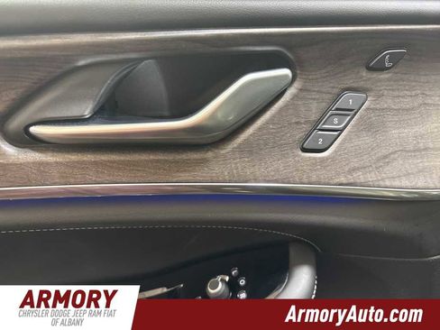 Used 2022 Jeep Grand Cherokee Overland w/ Luxury Tech Group IV image 9