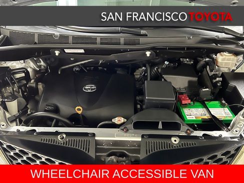 Used 2017 Toyota Sienna SE image 42