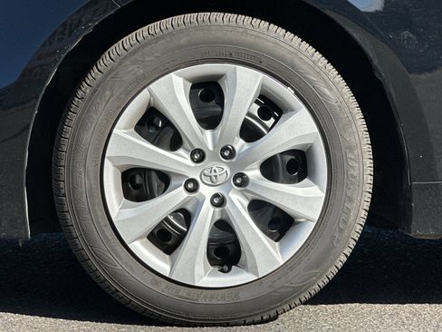 Used 2025 Toyota Corolla LE image 21