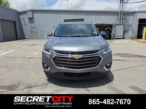 Used 2018 Chevrolet Traverse LT FWD image 2