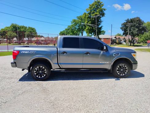 Used 2017 Nissan Titan PRO-4X w/ Pro-4x Convenience Package AWD/4WD image 9