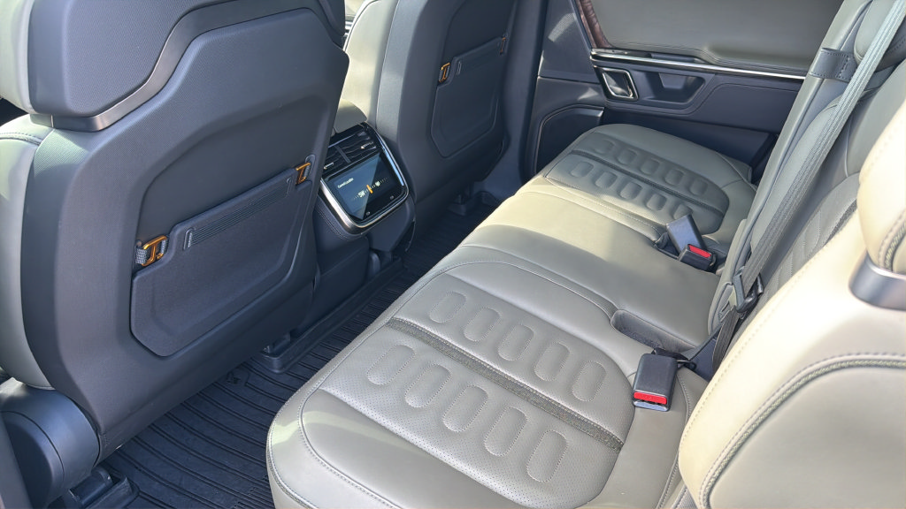 Used 2023 Rivian R1S Launch Edition Quad AWD/4WD image 22