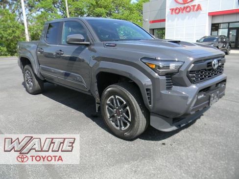 Used 2024 Toyota Tacoma TRD Sport AWD/4WD image 1