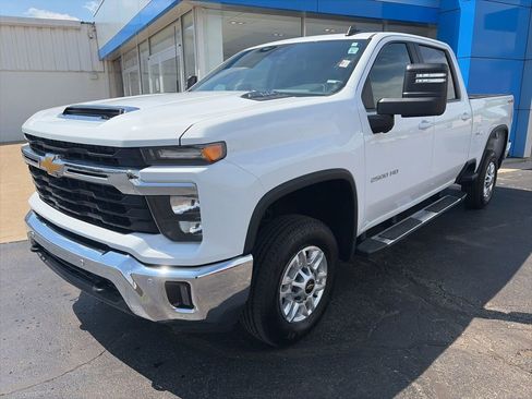 Used 2025 Chevrolet Silverado 2500 LT w/ Safety Package AWD/4WD image 3