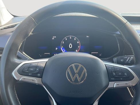 Certified 2022 Volkswagen Taos SE FWD image 30