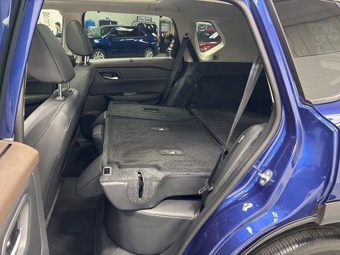 Used 2023 Nissan Rogue SV w/ SV Premium Package image 30