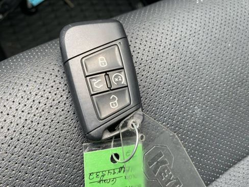 Used 2022 Volkswagen Taos SEL AWD/4WD image 30