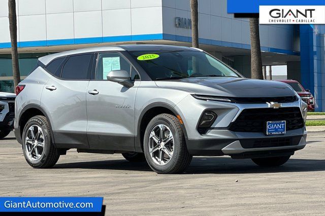 Used 2025 Chevrolet Blazer LT AWD/4WD image 1