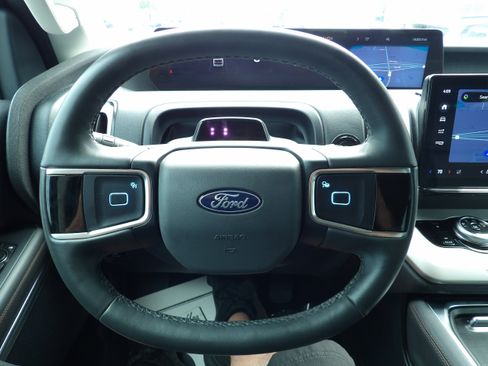 Used 2025 Ford Expedition Active AWD/4WD image 22
