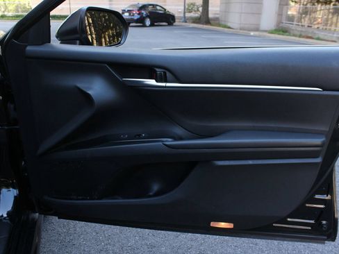 Used 2018 Toyota Camry SE w/ Moonroof Package FWD image 26
