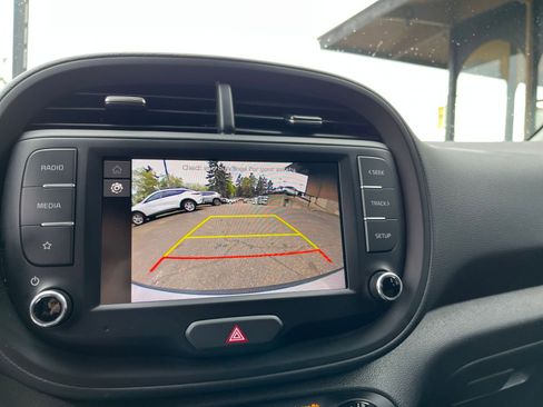 Used 2025 Kia Soul LX w/ LX Technology Package FWD image 23