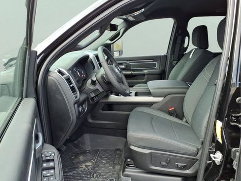 New 2025 RAM 2500 Big Horn AWD/4WD image 17