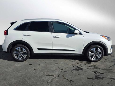 Used 2022 Kia Niro EX w/ Cold Weather Package image 2