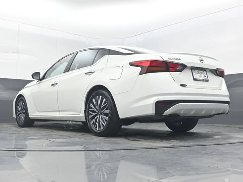 Used 2025 Nissan Altima 2.5 SV FWD image 29