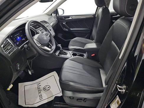 Used 2022 Volkswagen Tiguan SE w/ Panoramic Sunroof Package FWD image 5