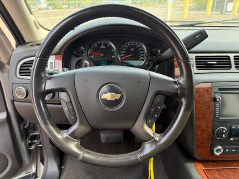Used 2008 Chevrolet Suburban LTZ w/ LTZ Preferred Equipment Group AWD/4WD image 27